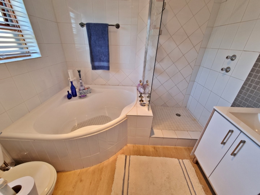 4 Bedroom Property for Sale in Wavecrest Eastern Cape